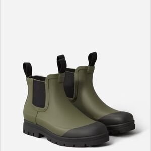 Everlane The Rain Boot in Surplus Green Women’s Rubber Booties